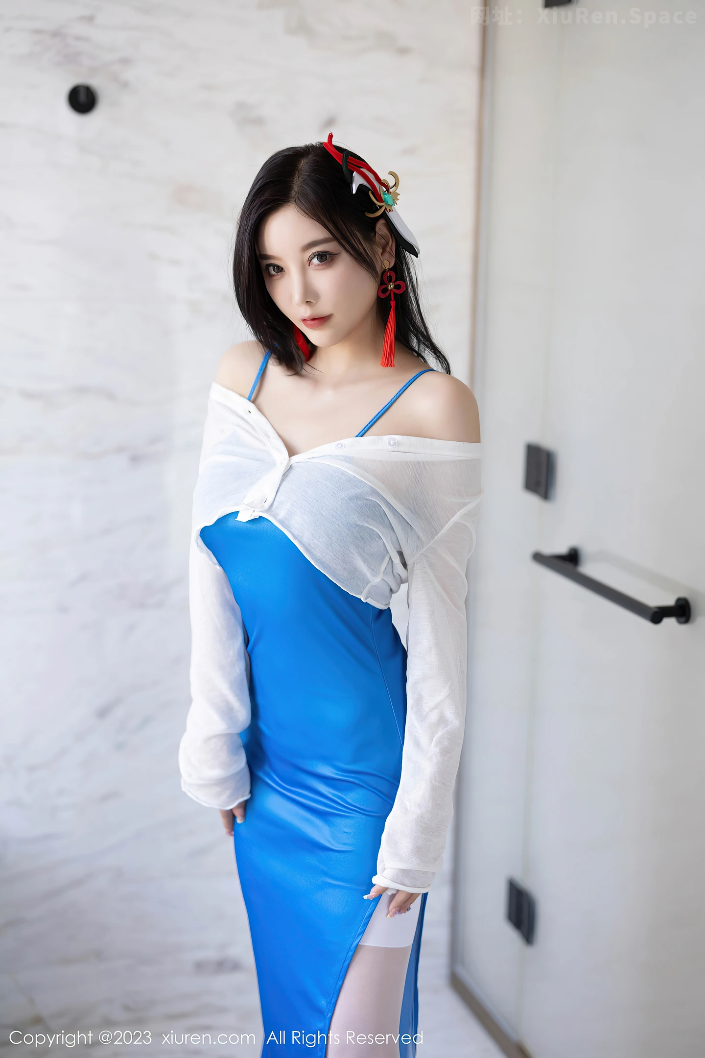 图片[3]-[XiuRen秀人网]VOL.7135 女神杨晨晨Yome性感蓝色长裙露浅灰色蕾丝内衣迷人诱惑写真84P-秀人网官方网站